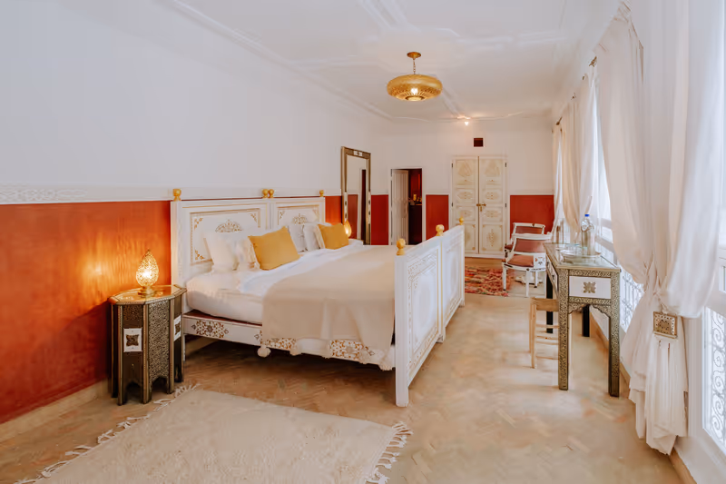 Aperçu de la bahia suite - Plafonds en bois sculpté et artisanat marocain dans la Suite Bahia, su...